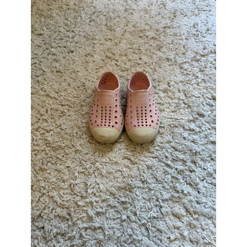 Kids Native Pink Cream Water Shoes Size 7